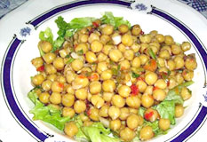 Ensalada de garbanzos a la borinquénEnsalada de garbanzos a la borinquénes