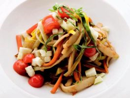 Pasta de colores, calamares y pistachosPasta de colores, calamares y pistachoses