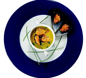 Consomé de mejillones con infusión de hinojo y azafránFoto de Consomé de mejillones con infusión de hinojo y azafránes