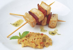 Arroz con brocheta de bonitoArroz con brocheta de bonitoes