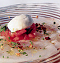 Carpaccio de rape congelado con helado de mostazaFoto de Carpaccio de rape congelado con helado de mostazaes