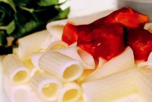 macarrones-de-arroz-a-la-bolo-esa-de-atun-y-bonito