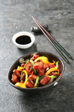 wok-de-churrasquitos-con-verduras