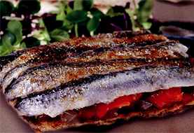 coca-agridulce-de-escalibada-con-boquerones