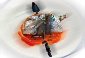 anchoas-rellenas-de-mousse-de-pimientos-rojos-de-isla