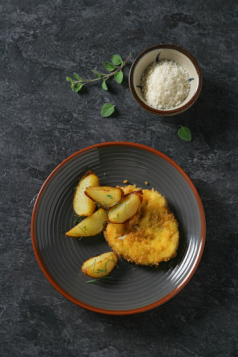 filetes-de-cordero-empanados-rellenos-de-bechamel