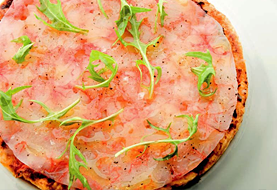 gambas-en-carpaccio-sobre-pizza-de-hojaldre